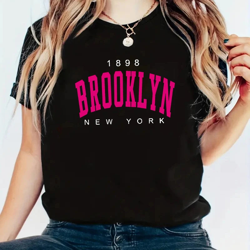 Camiseta de Mujer con Estampado de Letras y Encaje de Bolillos – Estilo Básico Verano