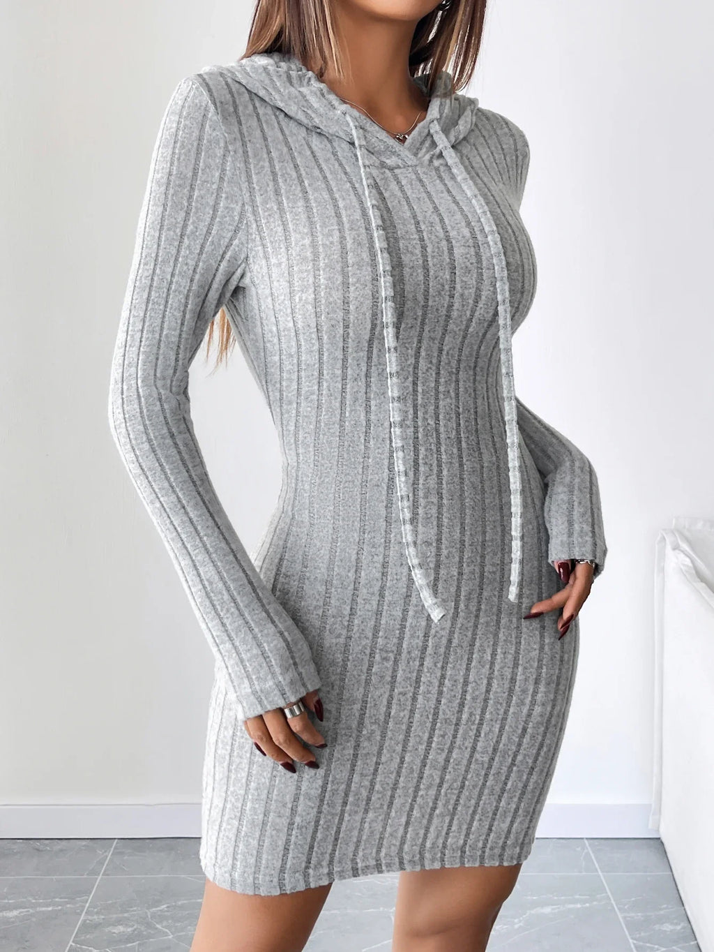 Vestido de Punto Acanalado con Capucha para Mujer – Casual, Cómodo y Elegante hasta la Rodilla