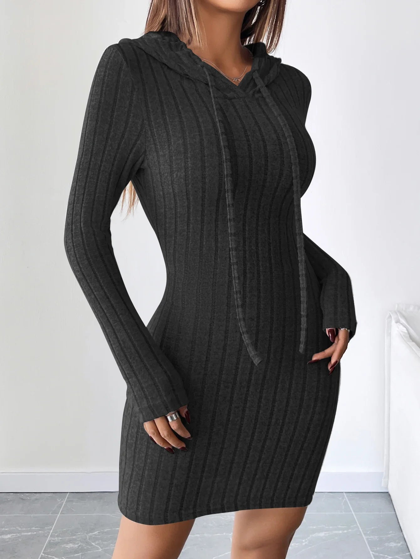 Vestido de Punto Acanalado con Capucha para Mujer – Casual, Cómodo y Elegante hasta la Rodilla