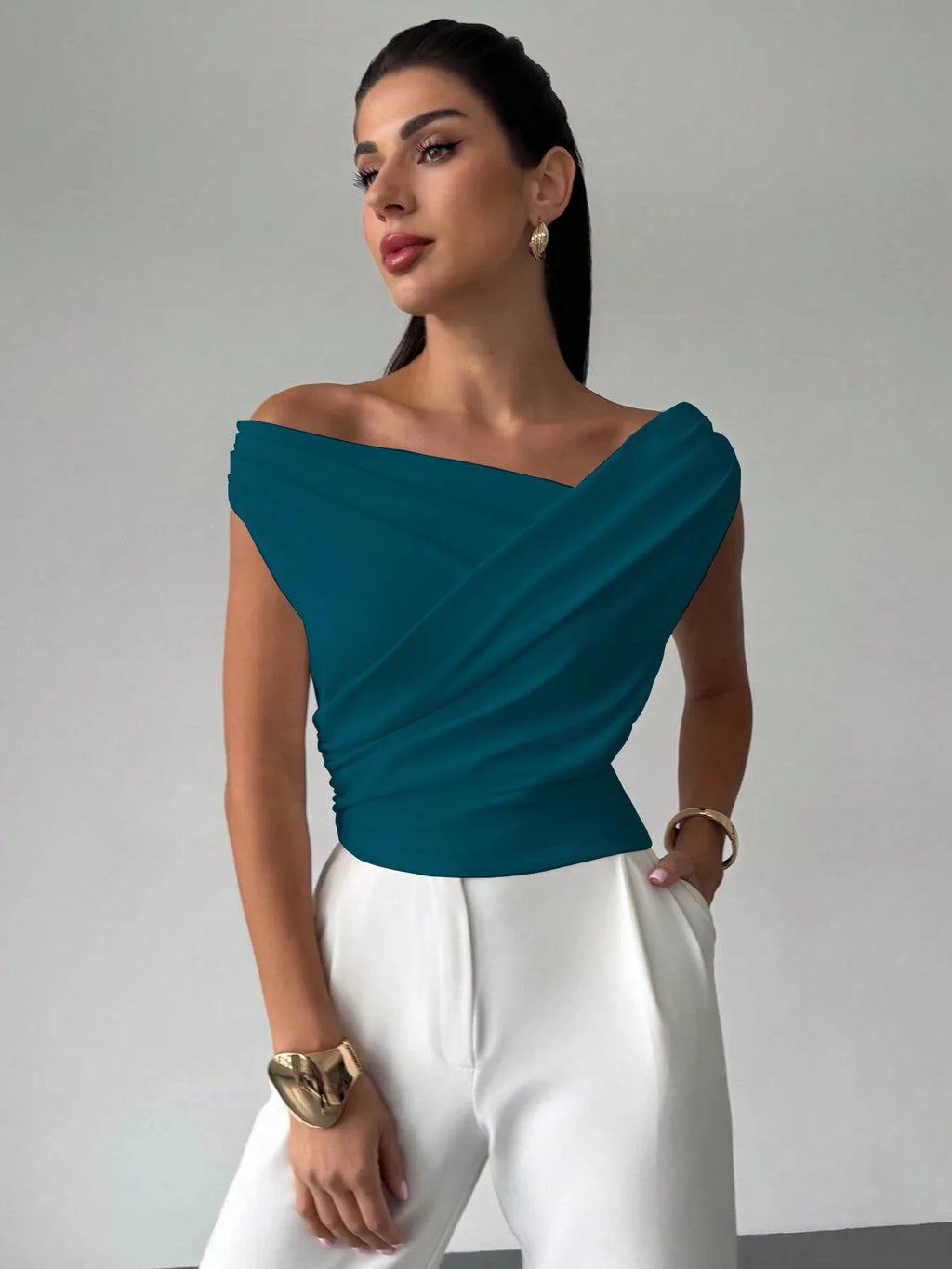 Top Asimétrico con Encaje – Estilo Streetwear Elegante y Sexy ✨🔥