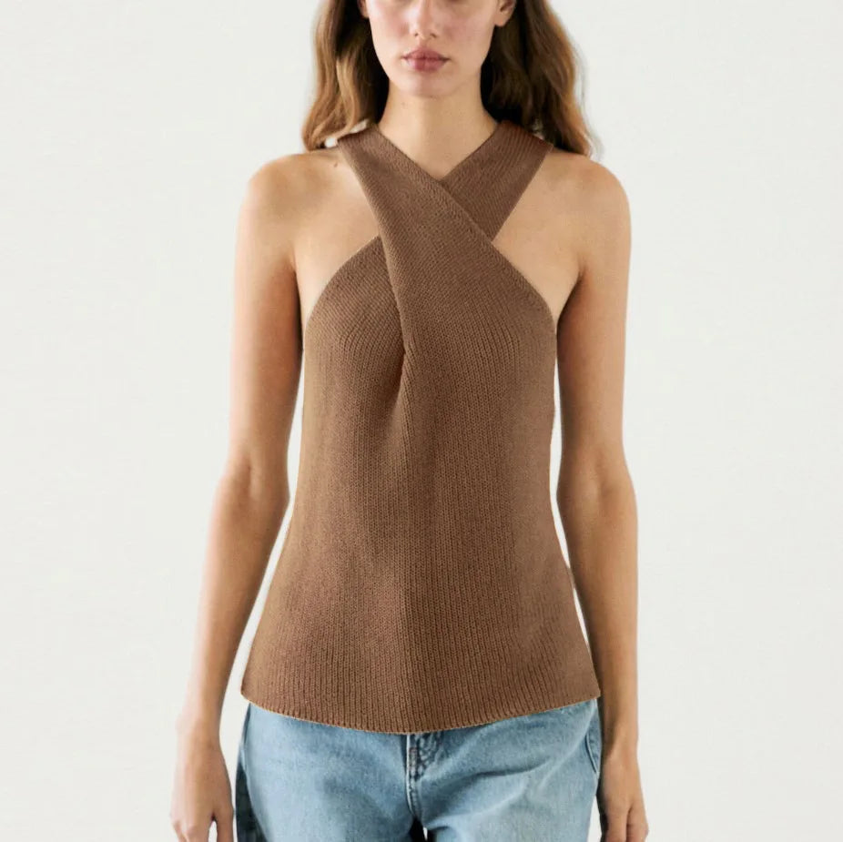 Top sin mangas con cuello cruzado y escote halter