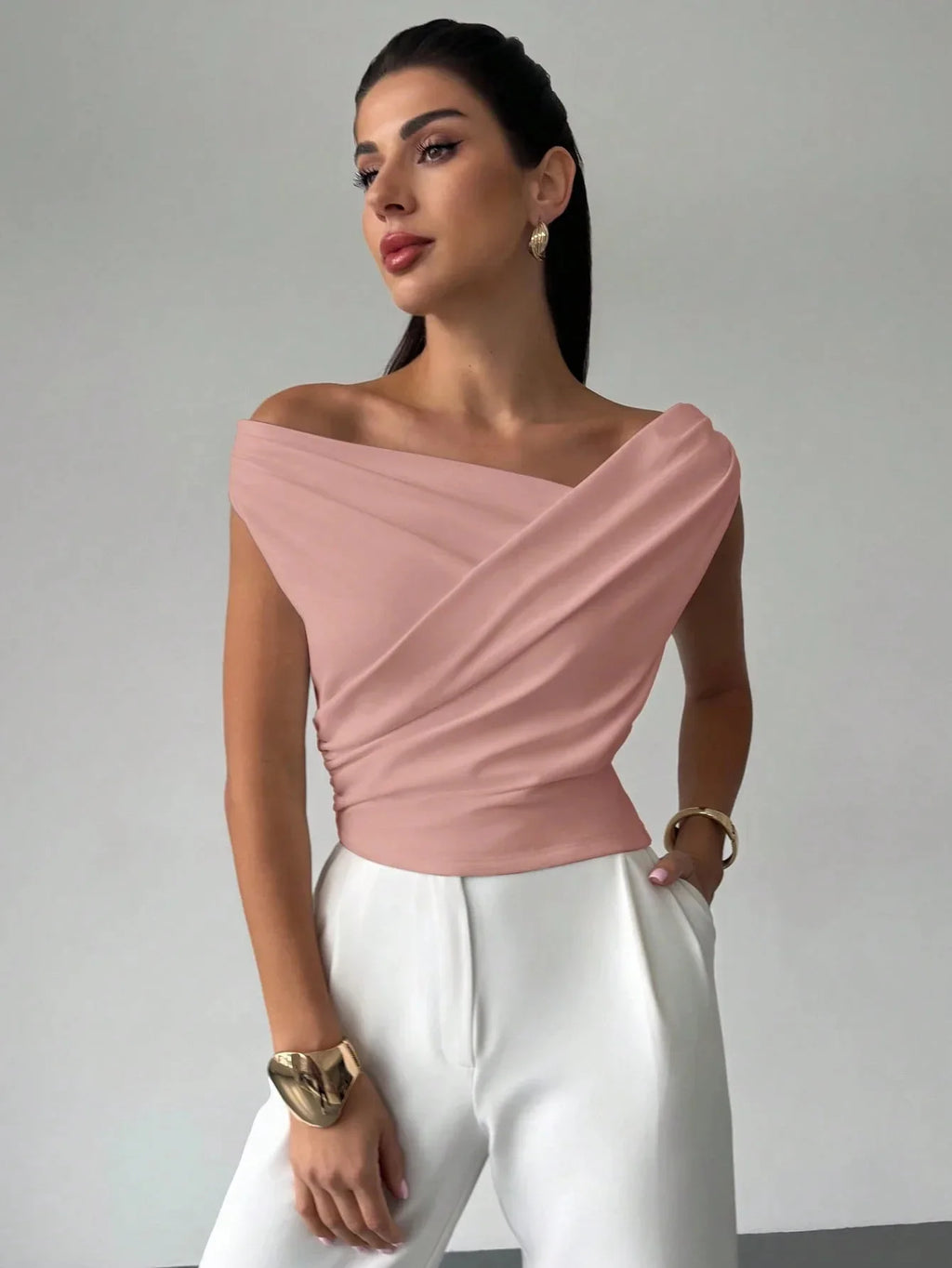 Top Asimétrico con Encaje – Estilo Streetwear Elegante y Sexy ✨🔥