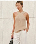 Top sin mangas con cuello cruzado y escote halter