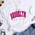 Camiseta de Mujer con Estampado de Letras y Encaje de Bolillos – Estilo Básico Verano